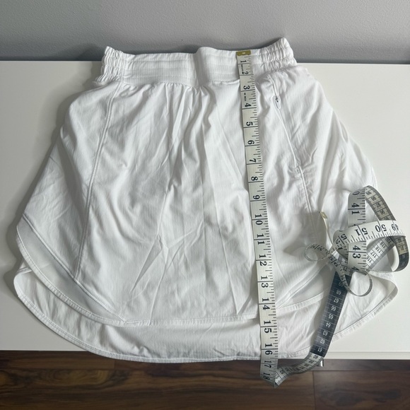 Lululemon - Hotty Hot High Rise Athletic Skort Skirt white Size 2 Long - Picture 11 of 11